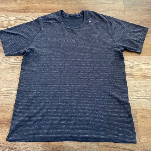 Lululemon blue workout shirt XL - Picture 2 of 8